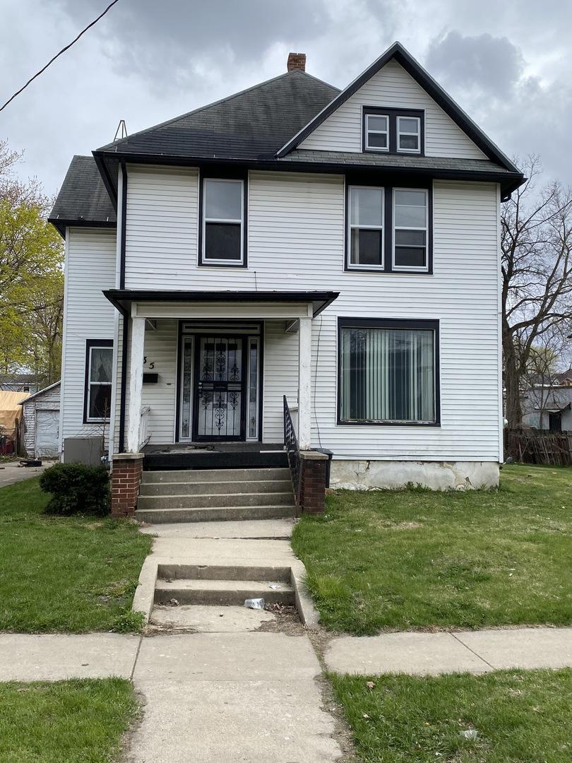 35 W Pleasant St., Freeport, IL 61032