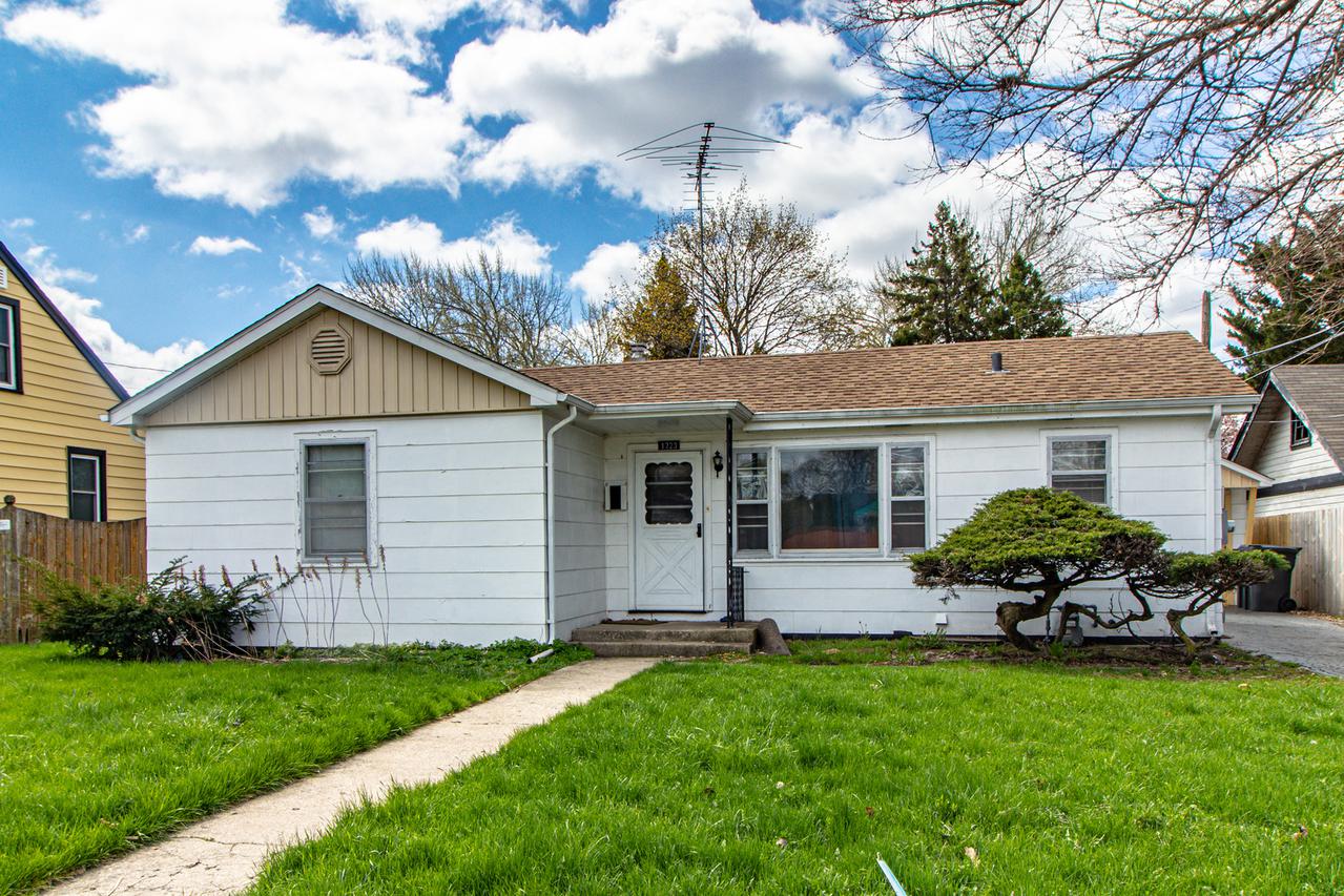1723 Dodge Ave., Waukegan, IL 60085