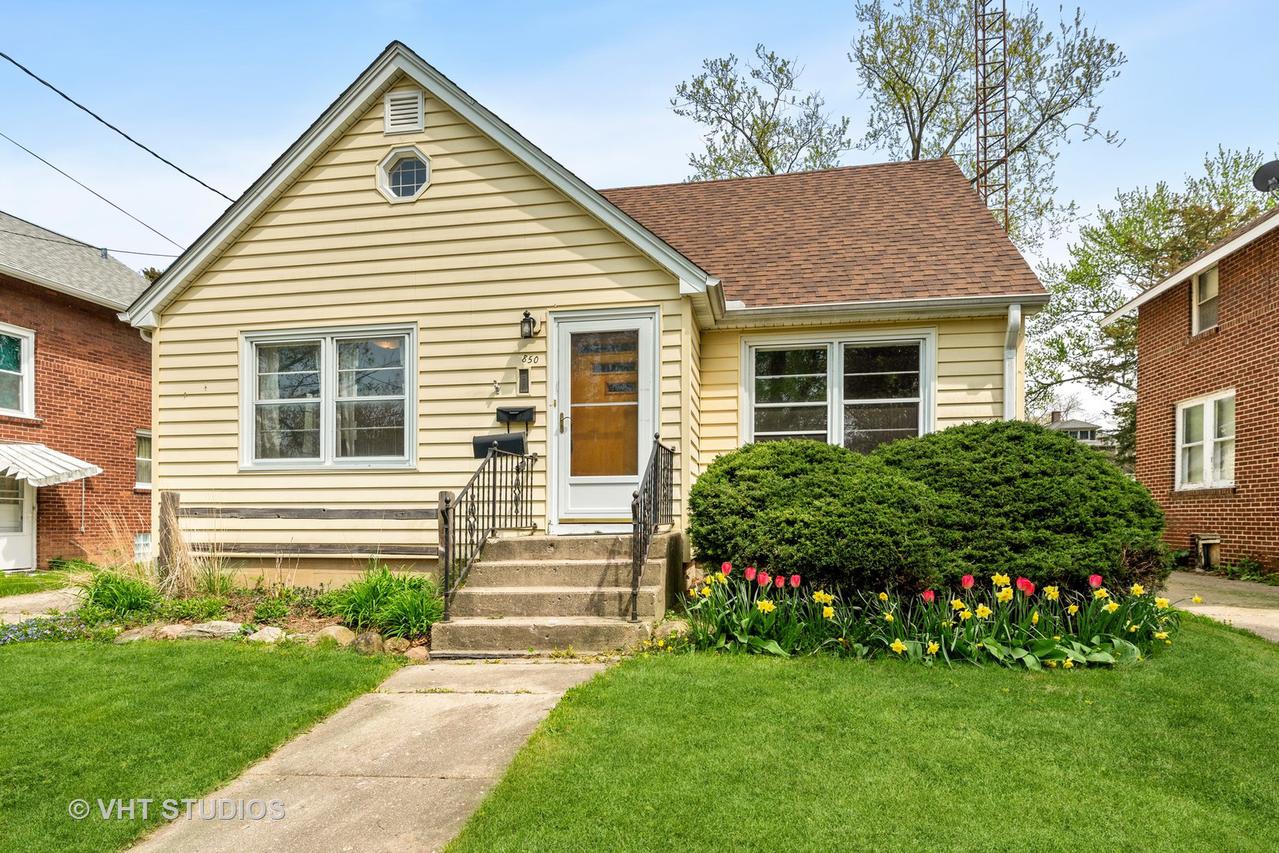 850 N 10th St., Dekalb, IL 60115