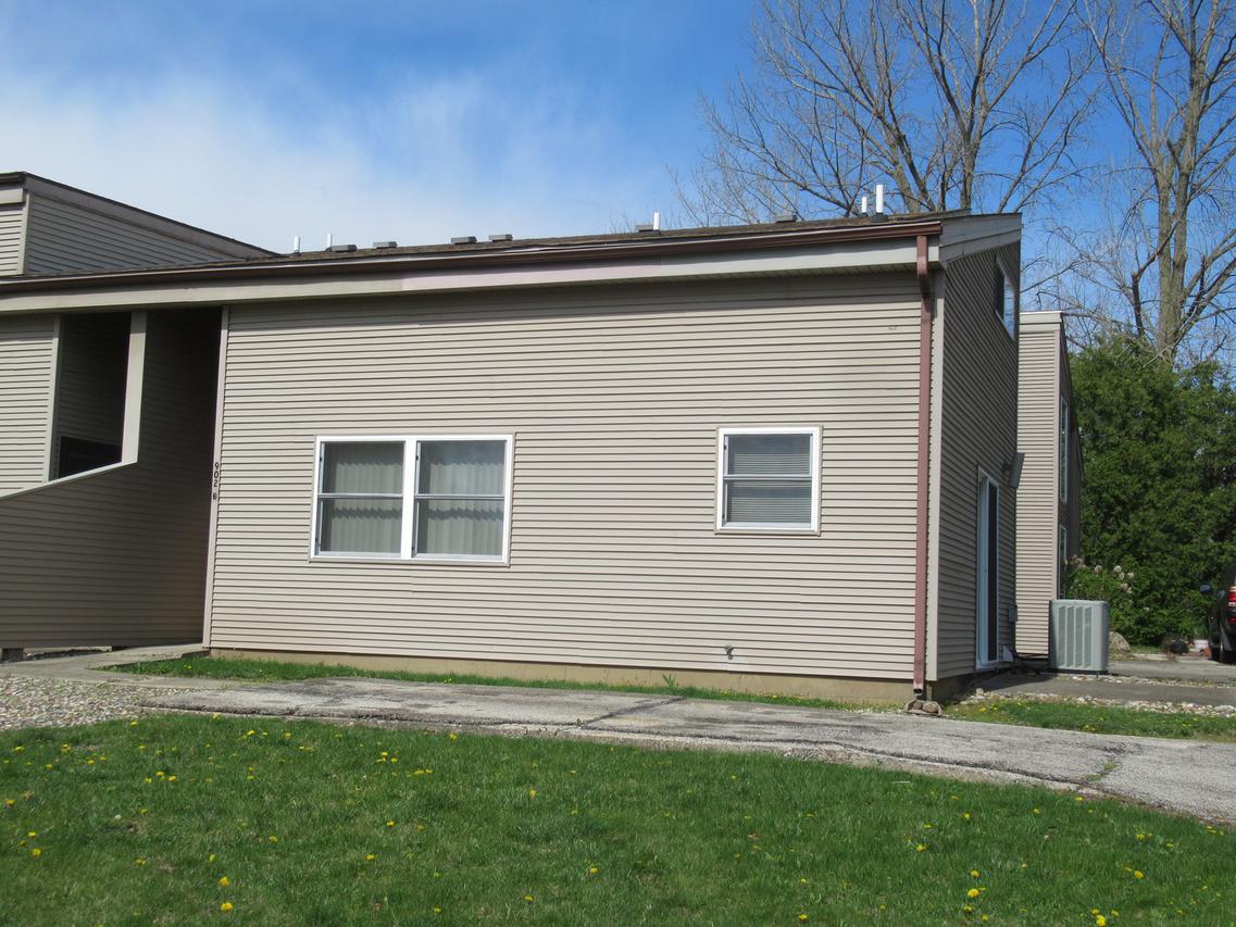902 Hartwell Dr. #B, Savoy, IL 61874