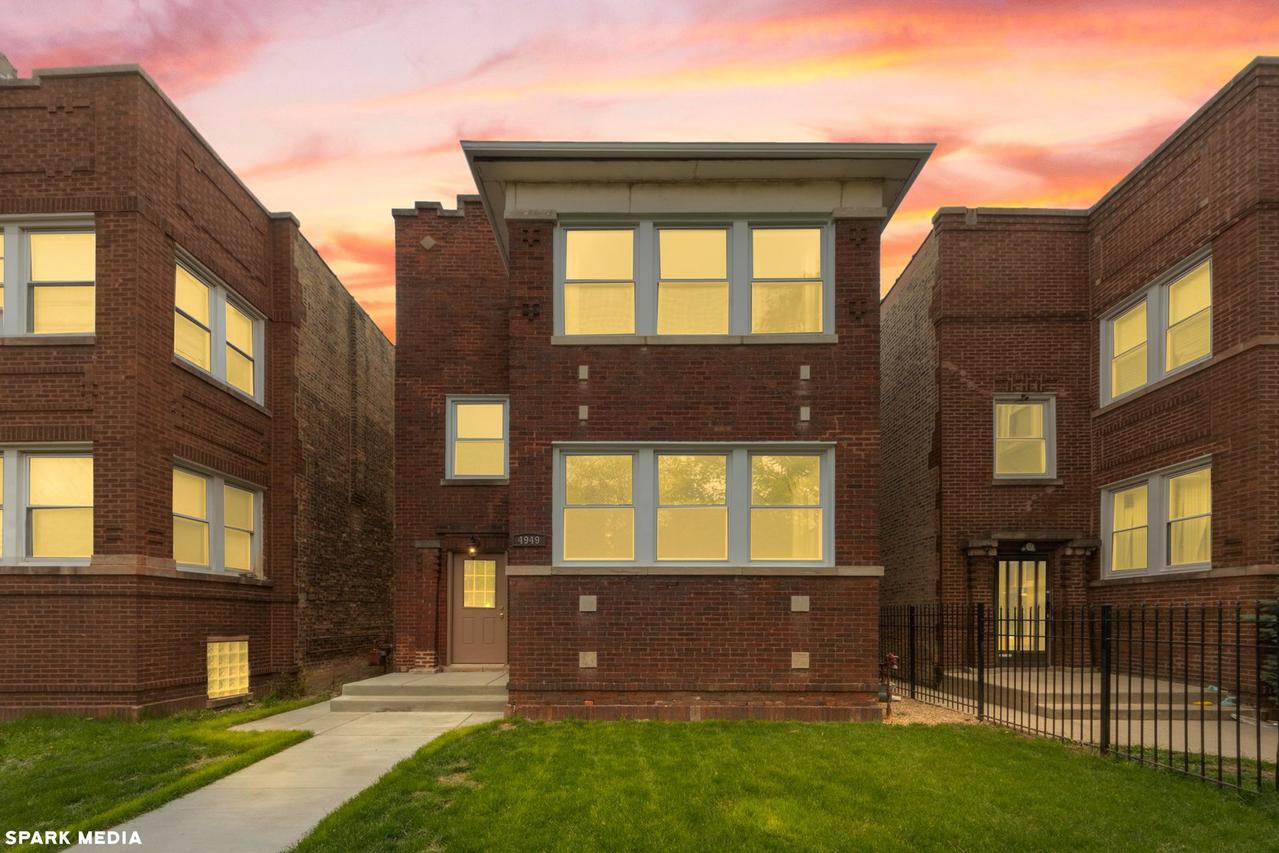4949 N Drake Ave., Chicago, IL 60625