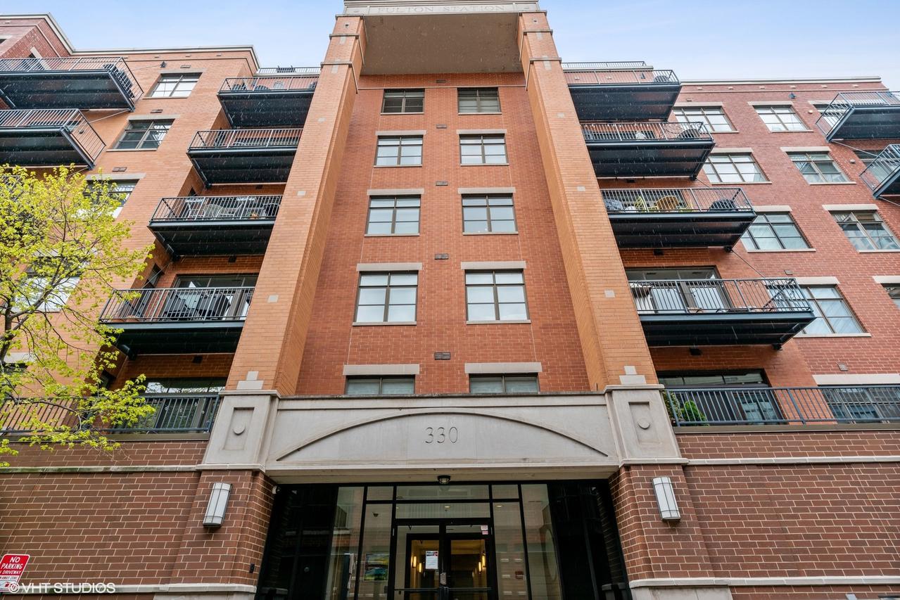 330 N Clinton St. #607, Chicago, IL 60661