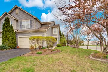 1752 Leeds Ct., Mundelein, IL 60060