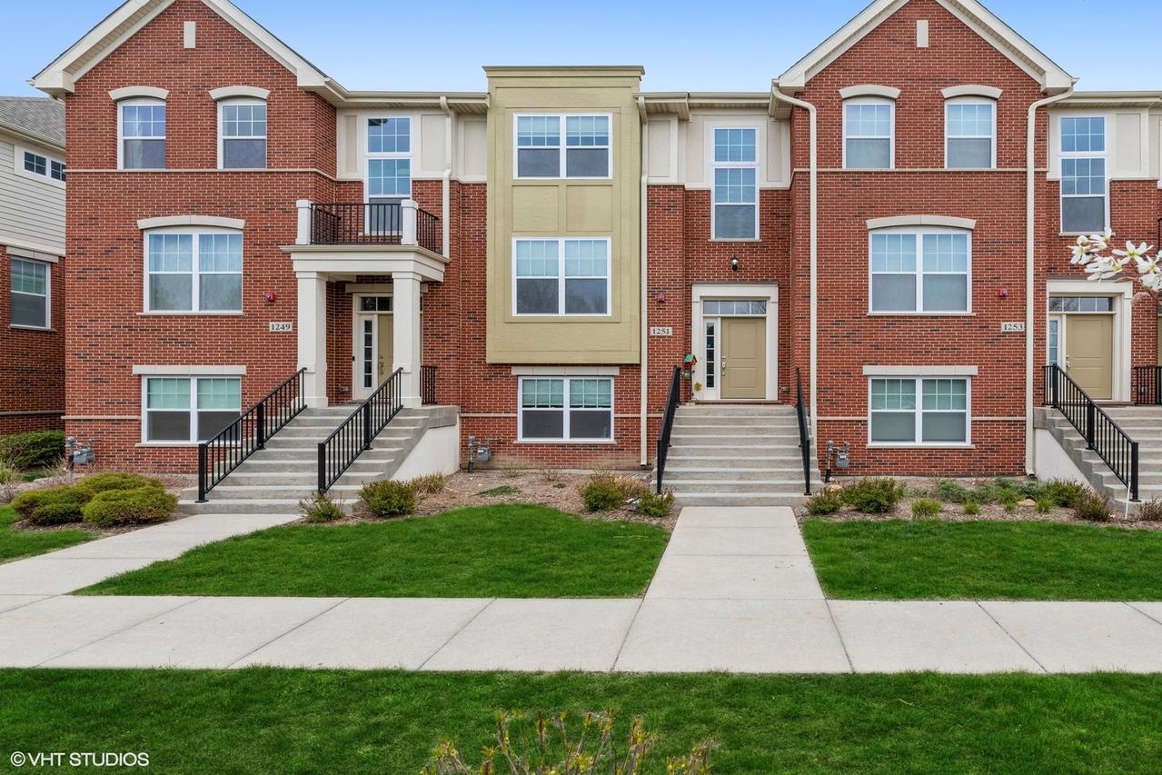 1251 Danforth Ct., Vernon Hills, IL 60061