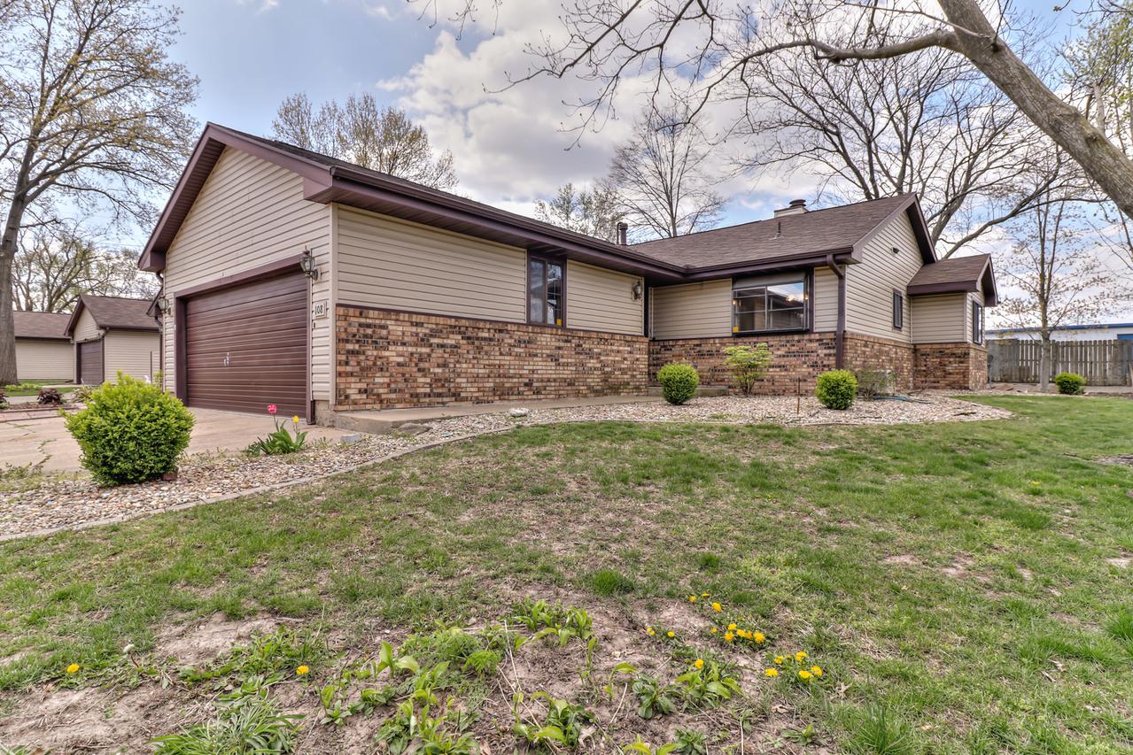 108 Spring Cir., Urbana, IL 61802