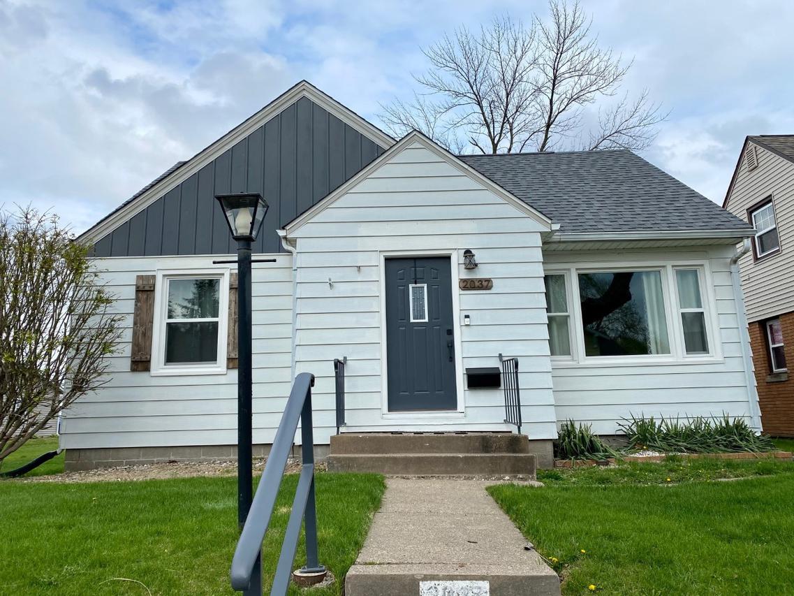 2037 45th St., Rock Island, IL 61201