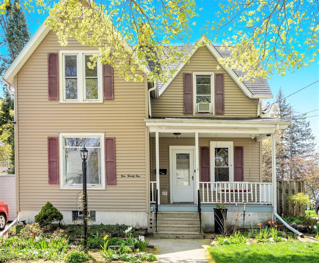 424 E Roosevelt St., Dekalb, IL 60115