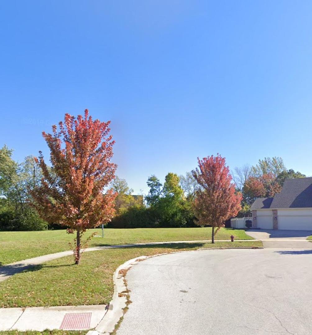 8319 Kelly Dr., Woodridge, IL 60517