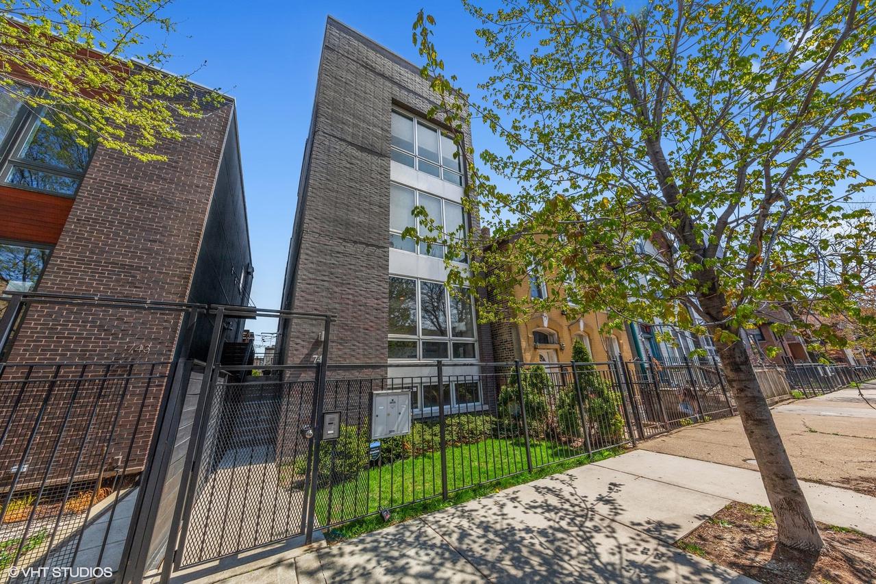 741 N Elizabeth St. #1, Chicago, IL 60642