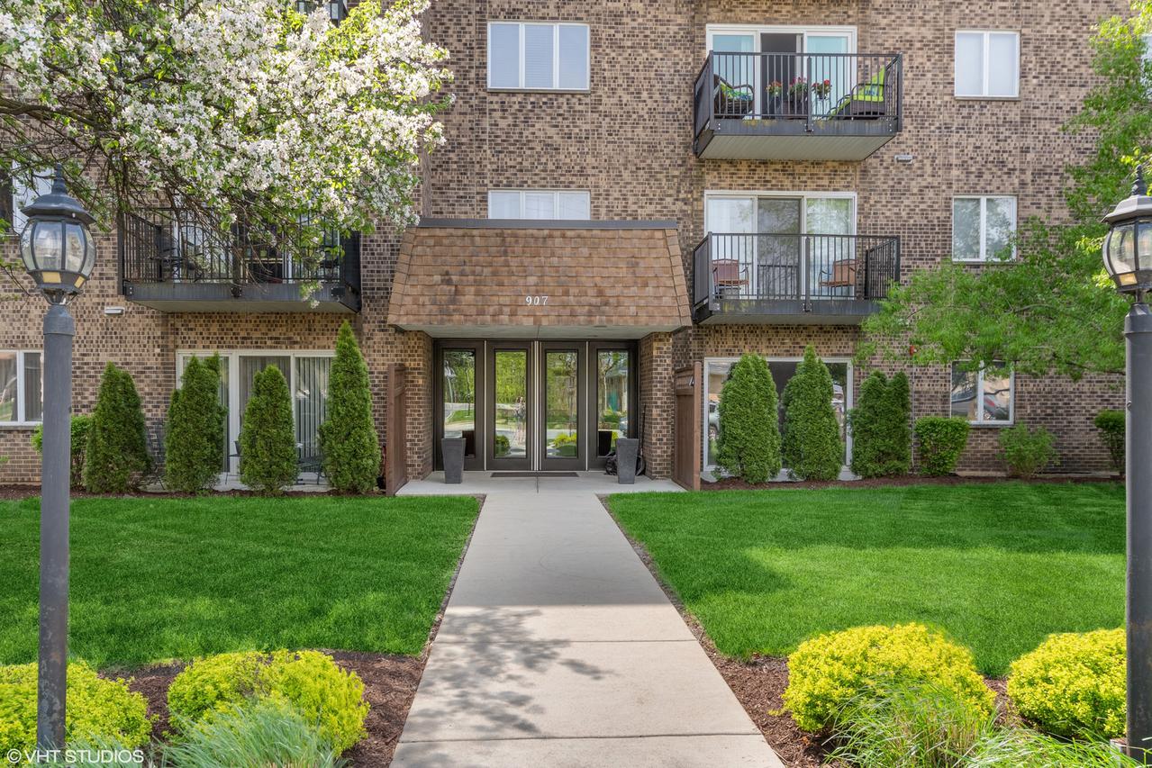 907 Curtiss St. #106, Downers Grove, IL 60515