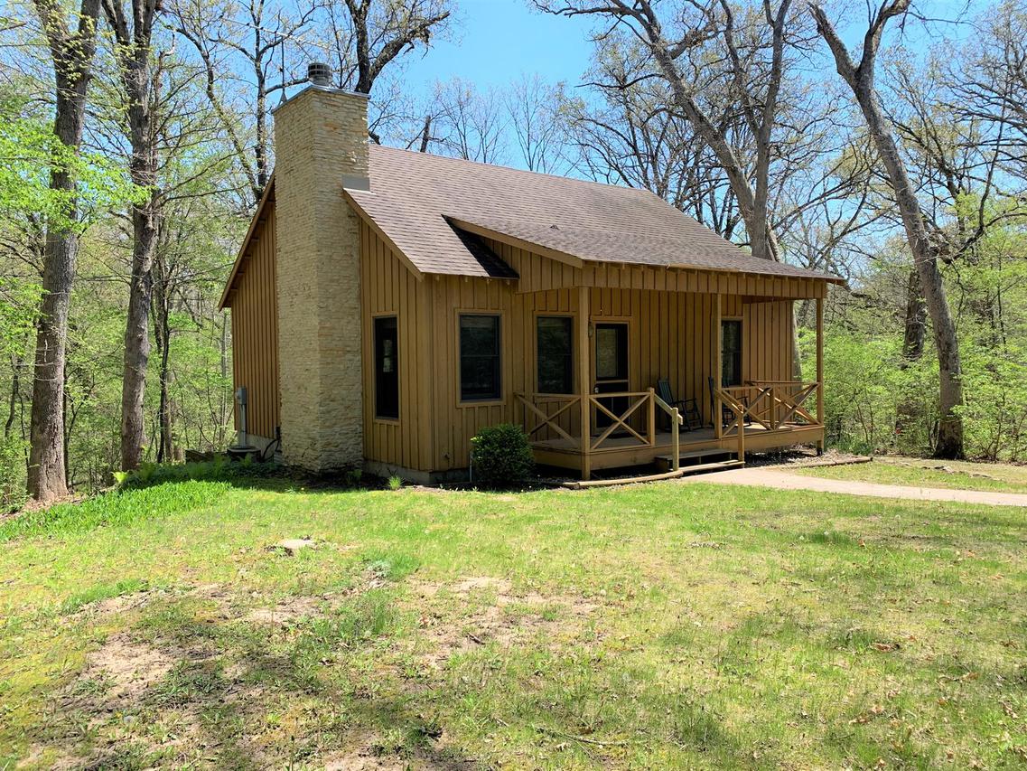 8 Valley Rd., Putnam, IL 61560