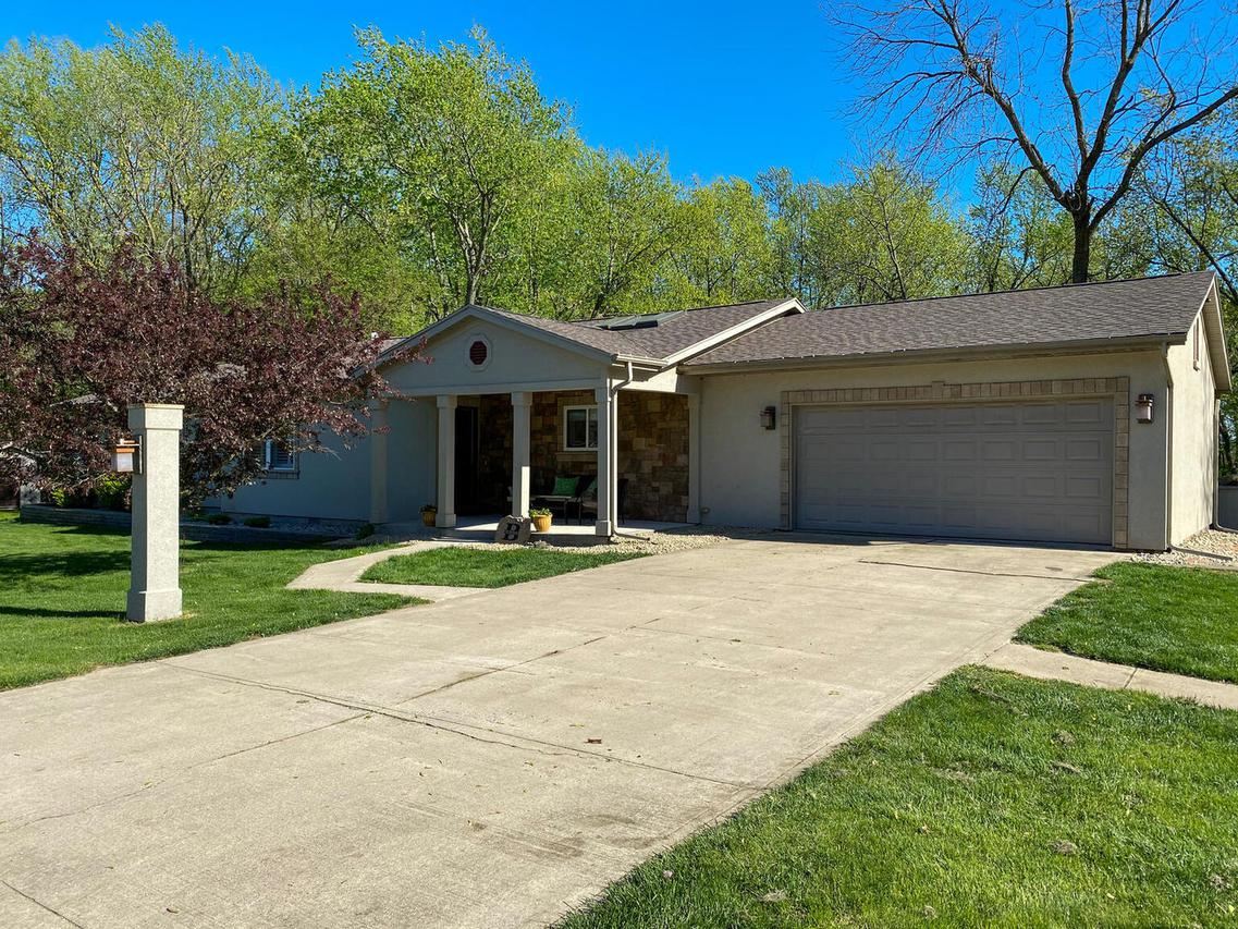 2402 Appaloosa Ln., Mahomet, IL 61853