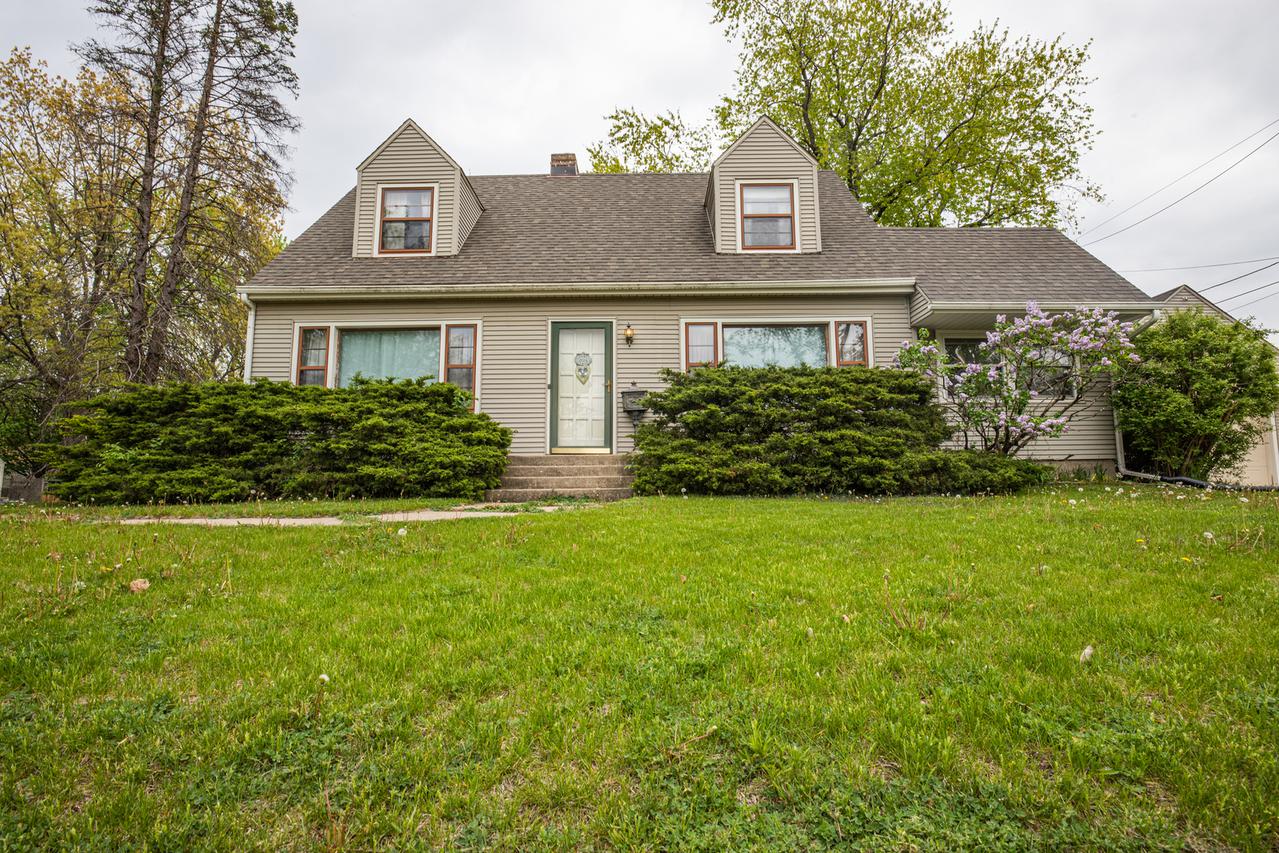 2024 Oregon Ave., Rockford, IL 61108