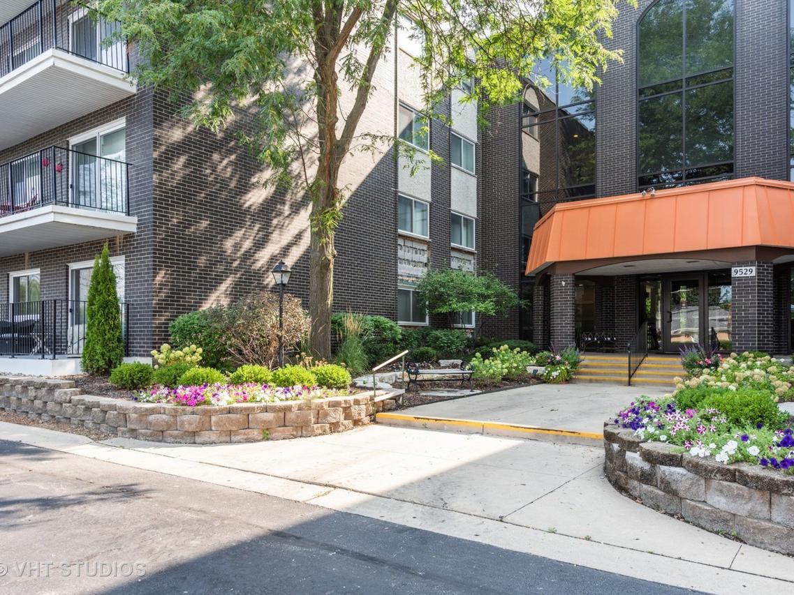 9529 Bronx Pl. #112, Skokie, IL 60077