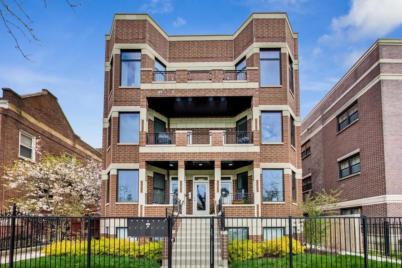 1739 N Humboldt Blvd. #2S, Chicago, IL 60647