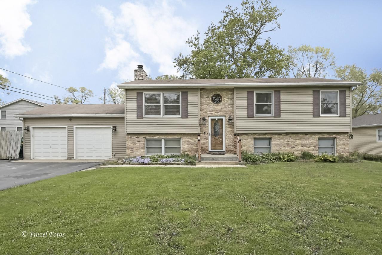422 Elaine Ter., Lakemoor, IL 60051