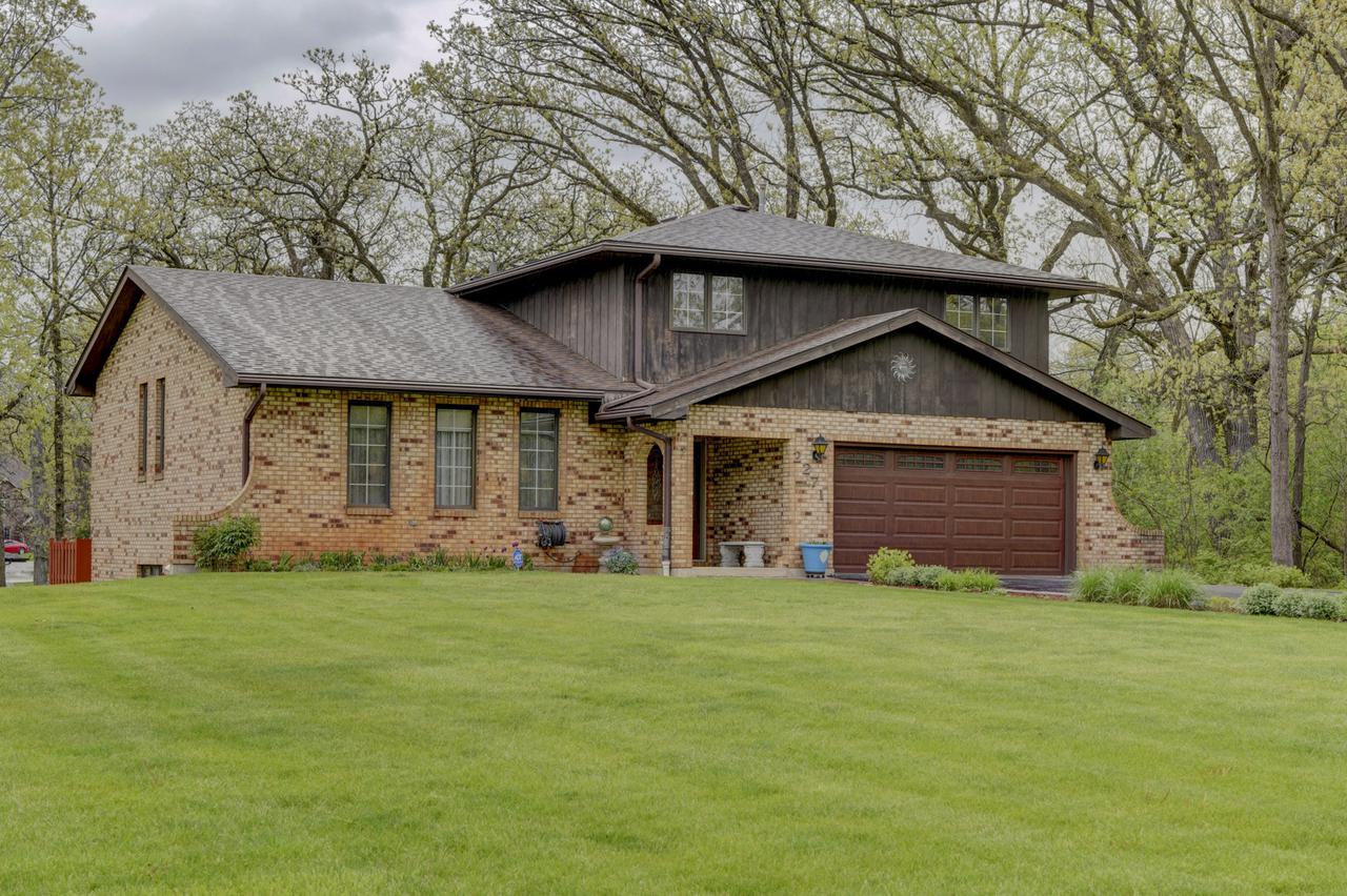 22711 Lahon Rd., Steger, IL 60475