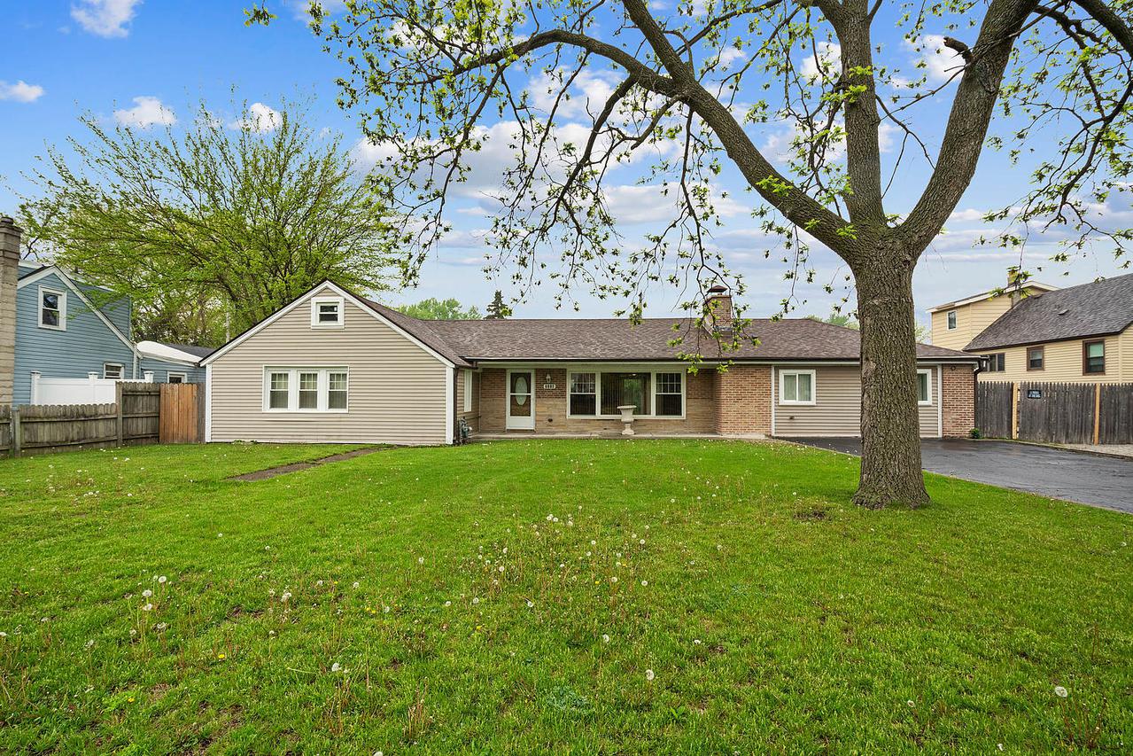7116 W 74th St., Nottingham Park, IL 60638