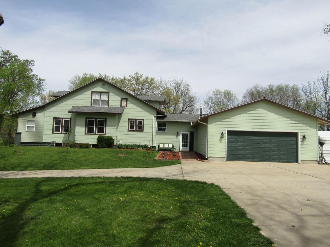 29412 Il Hwy 40, Walnut, IL 61376