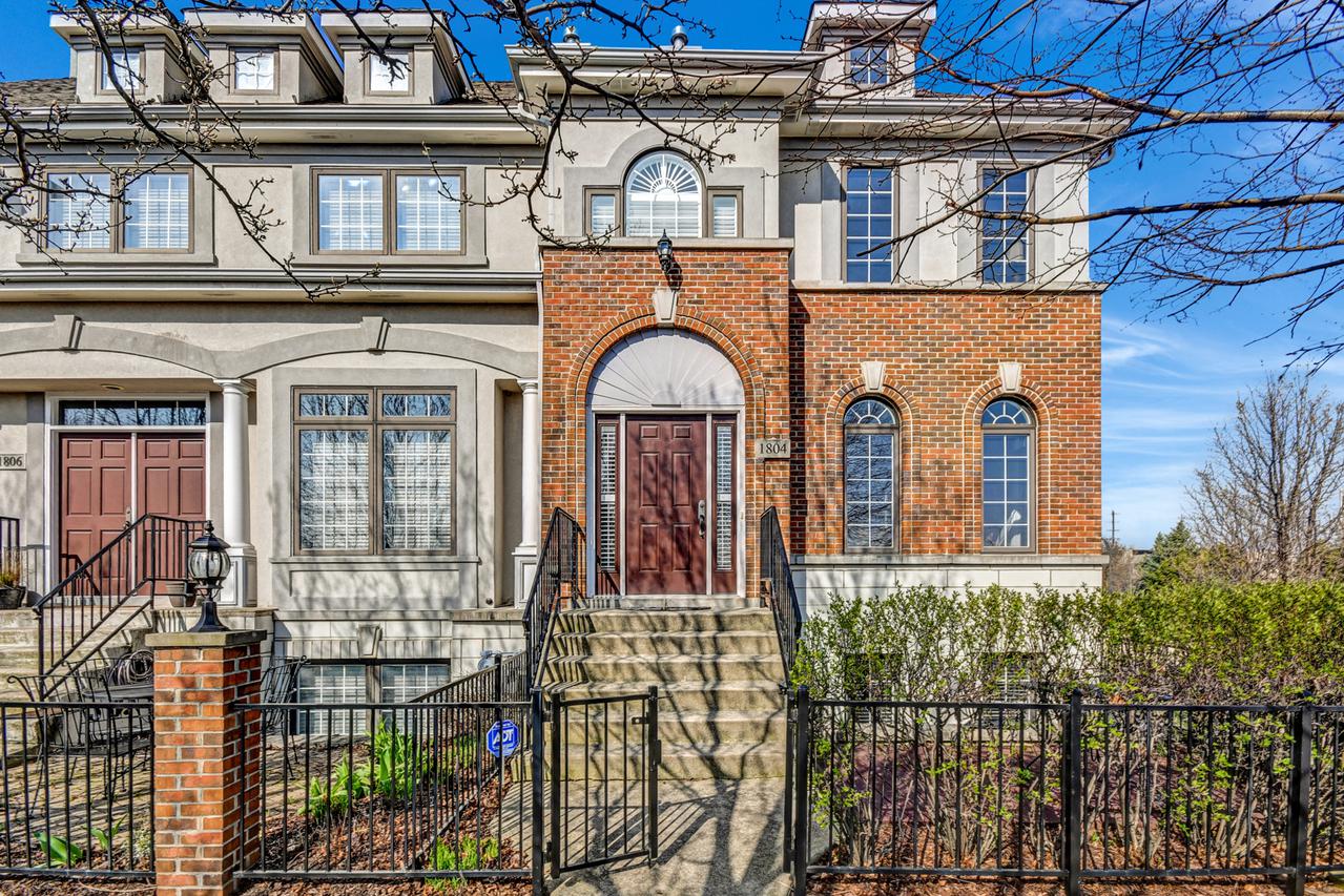 1804 Alta Vista Ct., Naperville, IL 60563