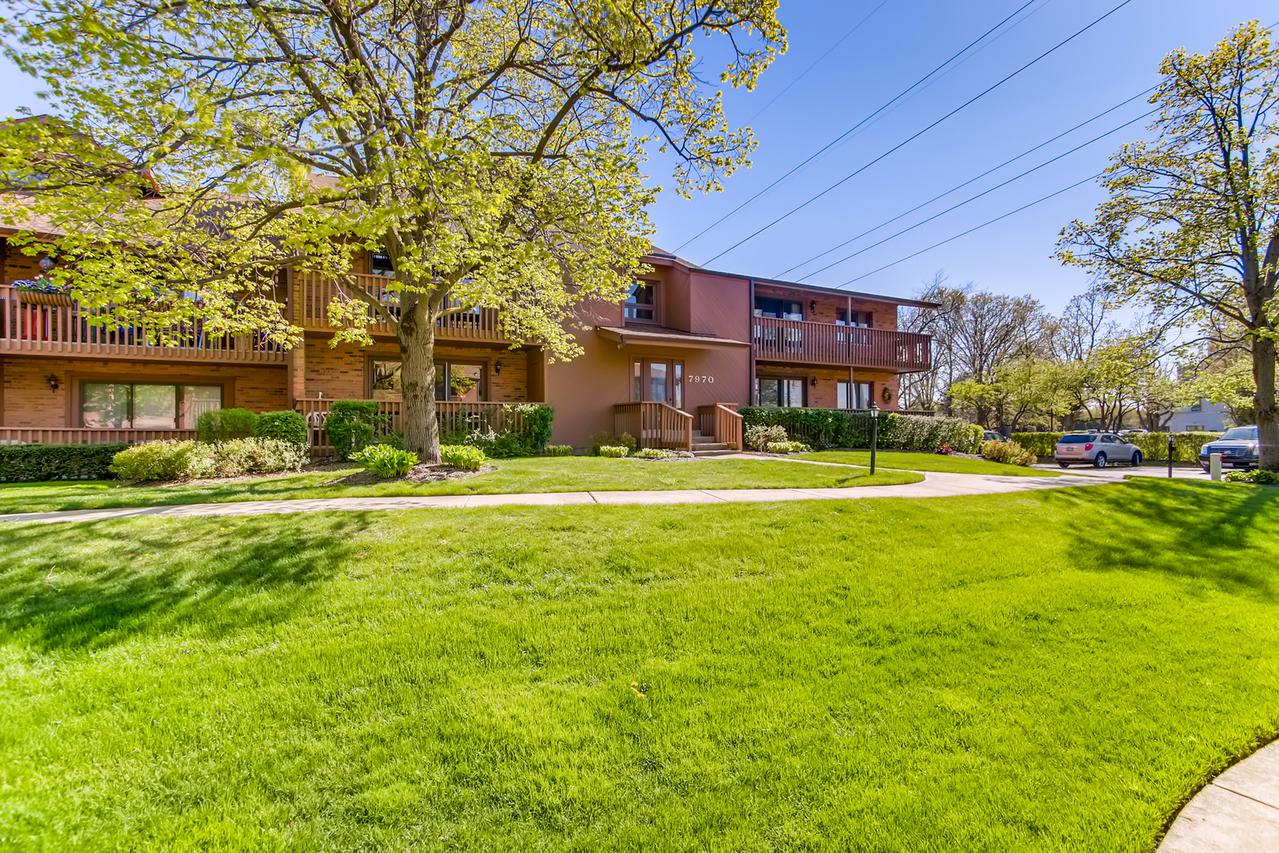 7970 Garfield Ave. #102, Burr Ridge, IL 60527