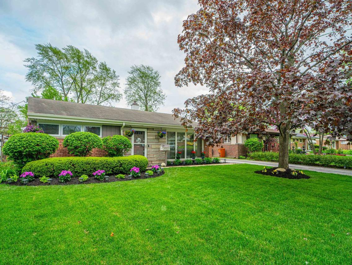 17213 Park Ave., Lansing, IL 60438