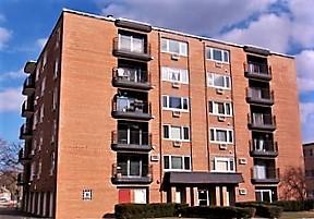 659 S Des Plaines River Rd. #2B, Des Plaines, IL 60016