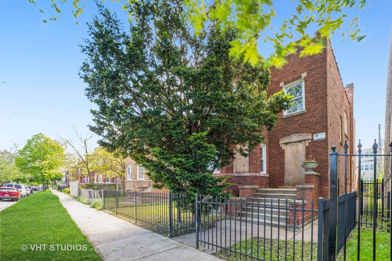 7936 S Kingston Ave., Chicago, IL 60617