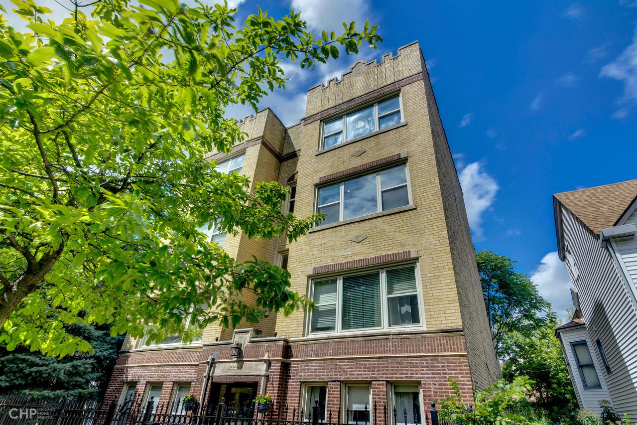 3558 W Shakespeare Ave. #2E, Chicago, IL 60647