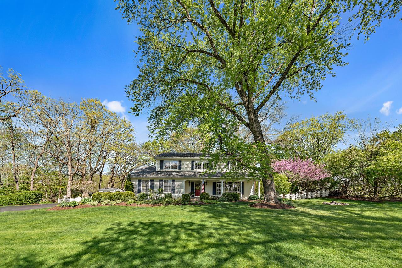 261 E Drury Ln., North Barrington, IL 60010