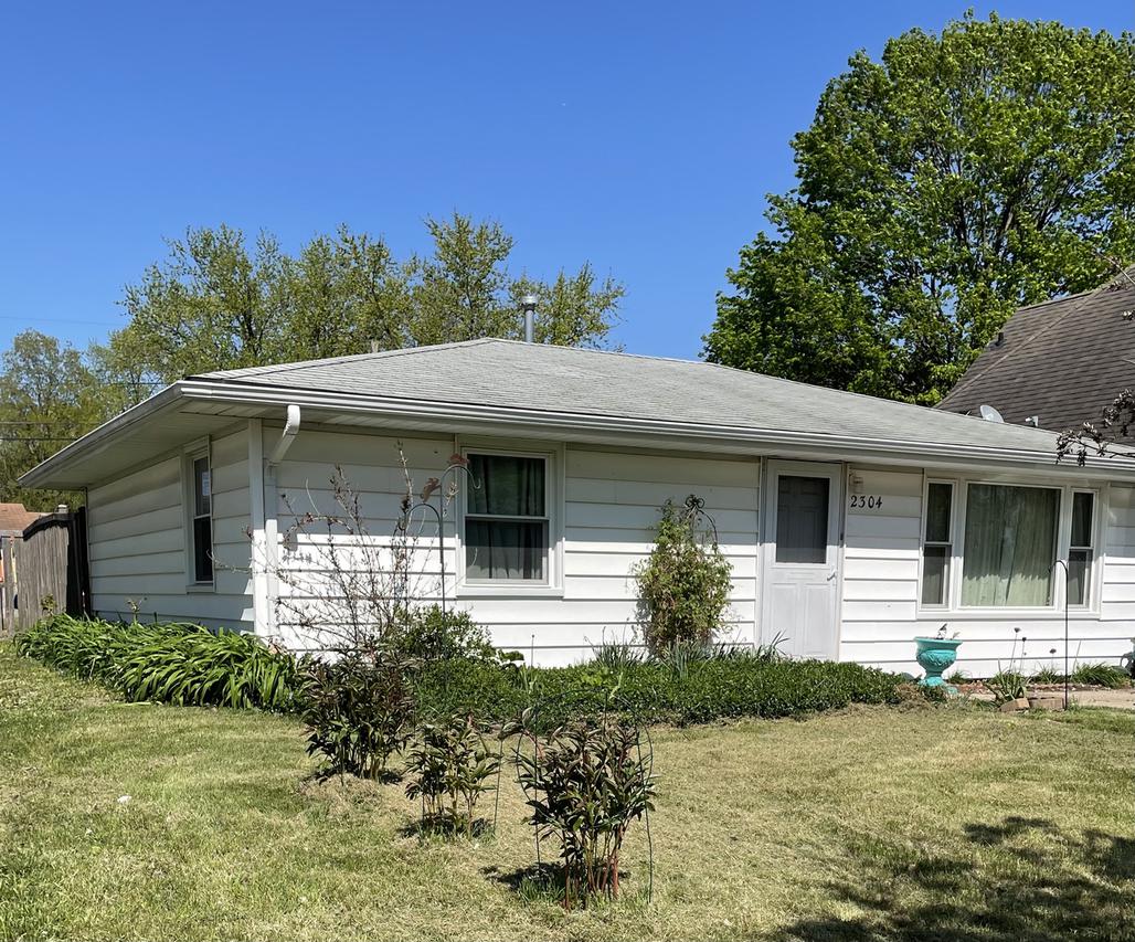 2304 Greengold St., Crest Hill, IL 60403