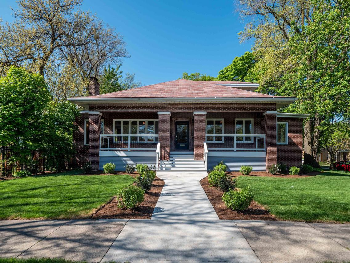 2048 W Pratt Blvd., Chicago, IL 60645