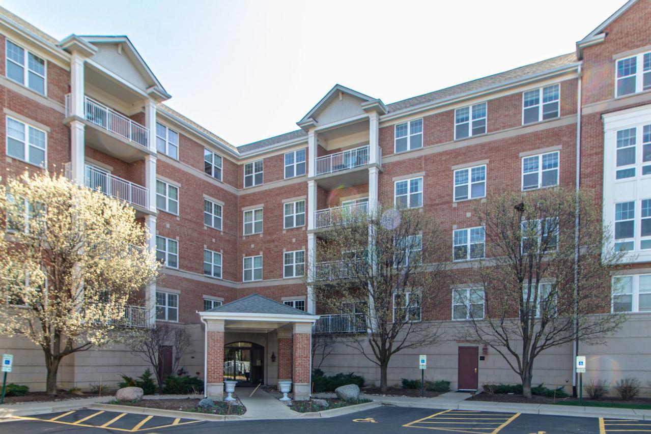 101 Pointe Dr. #102, Northbrook, IL 60062