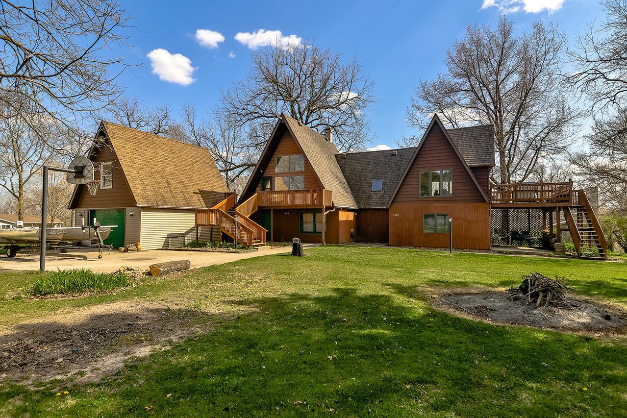 2703 Royal Oaks Dr., Freeport, IL 61032