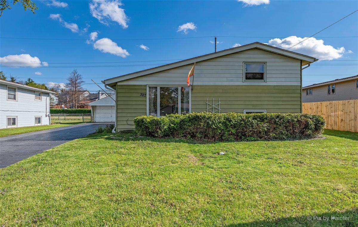 327 Delaware St., Carpentersville, IL 60110