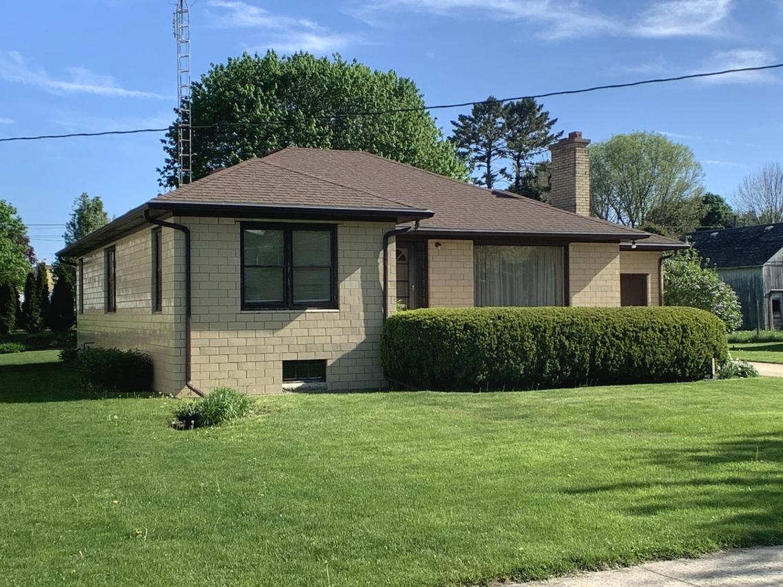 112 E Pine St., Manlius, IL 61338