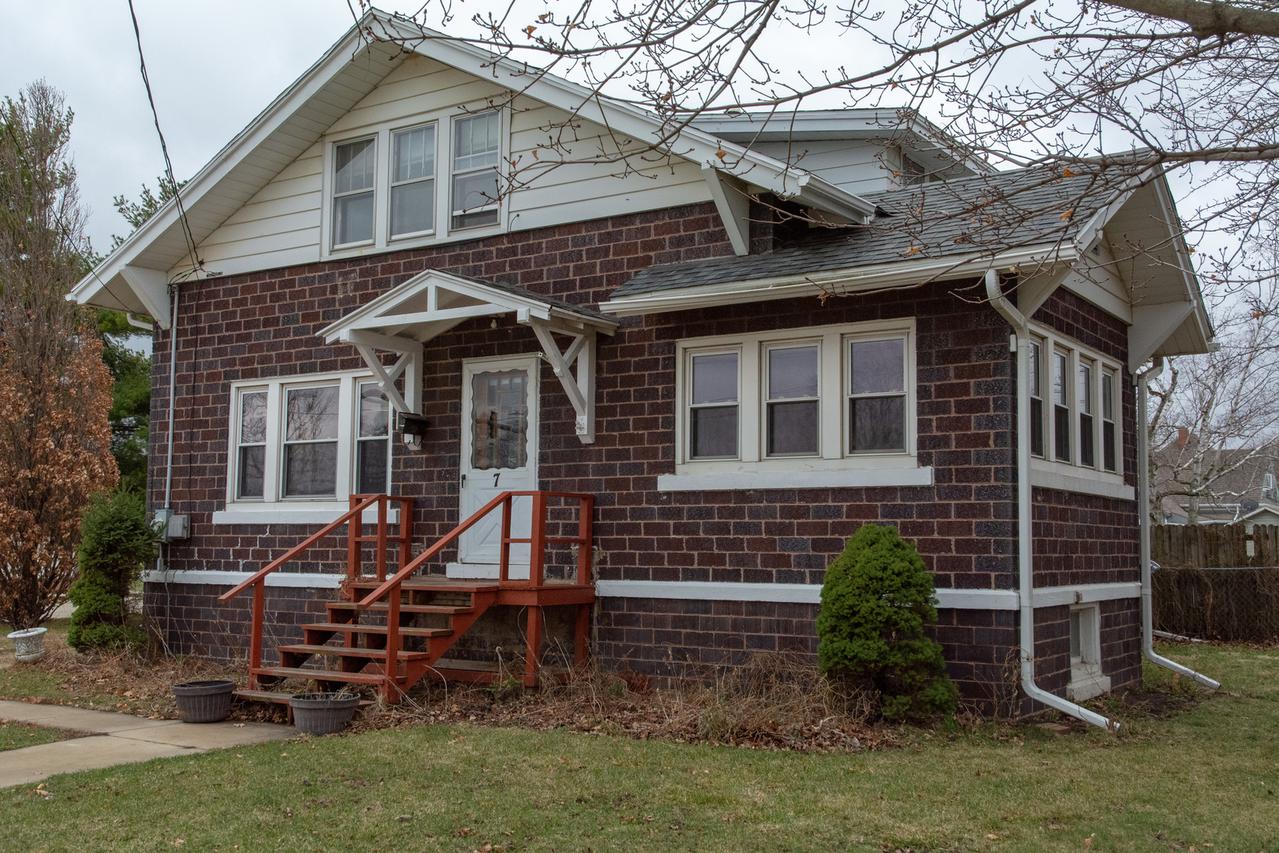 7 E Hitt St., Mount Morris, IL 61054