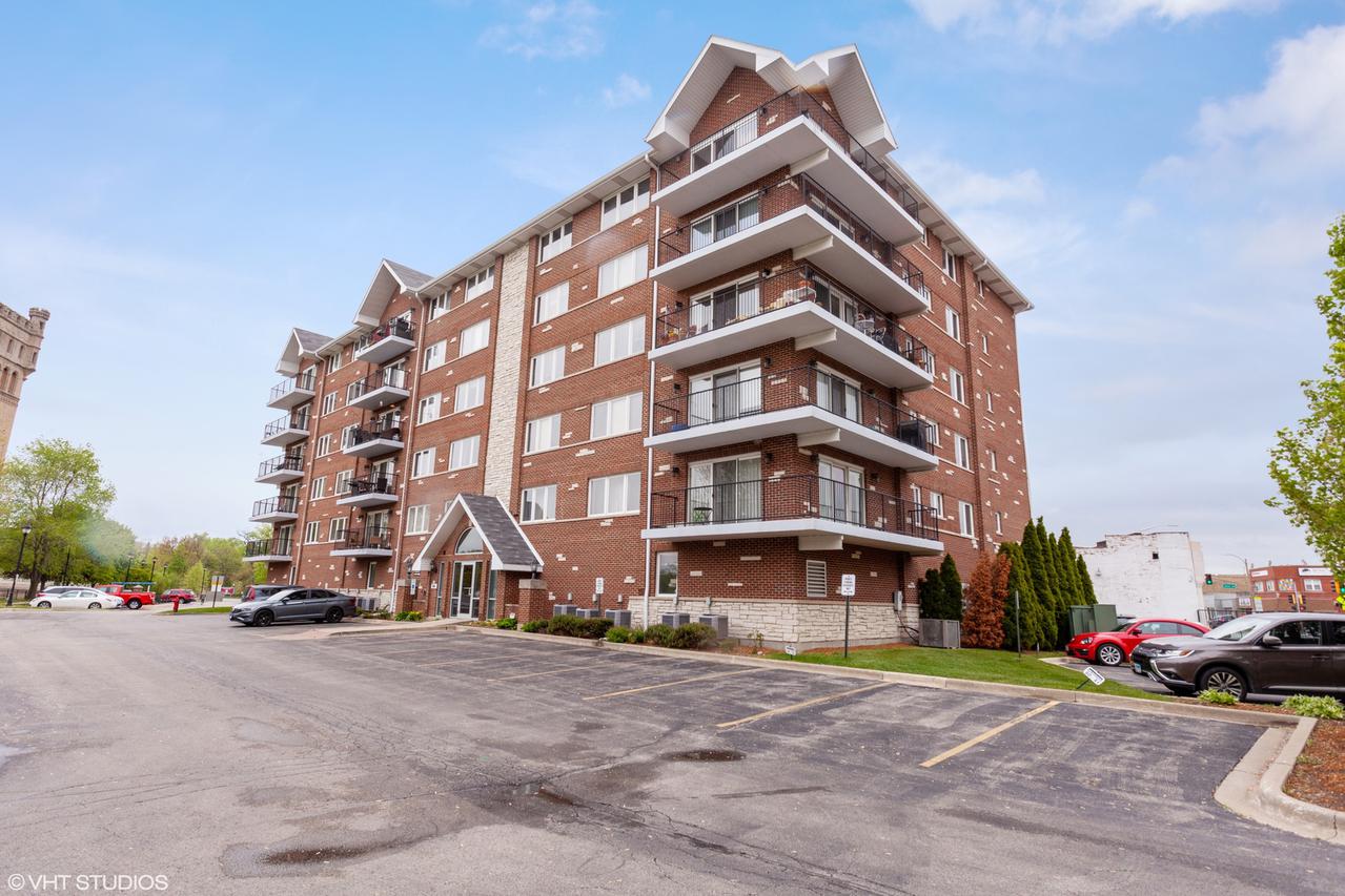 8030 Riverwalk Dr. #3C, Lyons, IL 60534