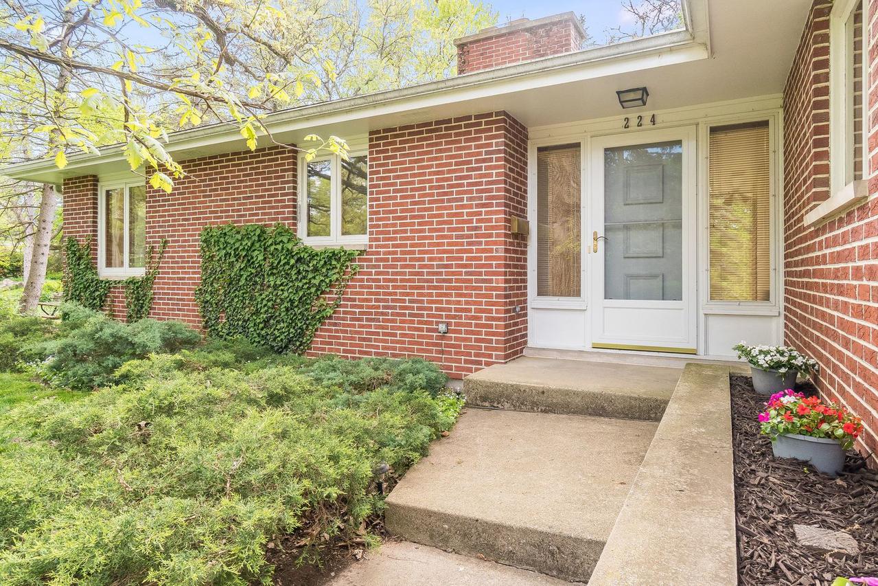 224 Knollwood Dr., Dekalb, IL 60115