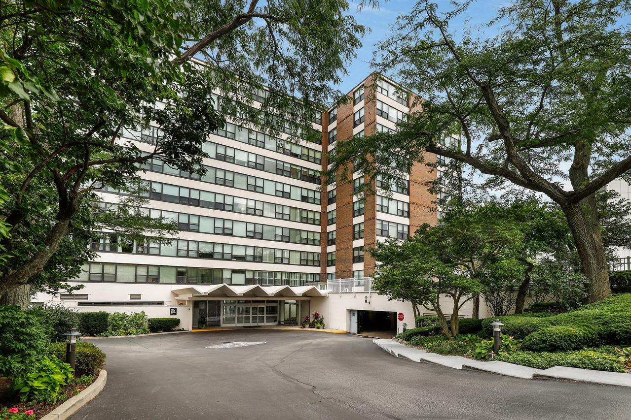 1616 Sheridan Rd. #3B, Wilmette, IL 60091