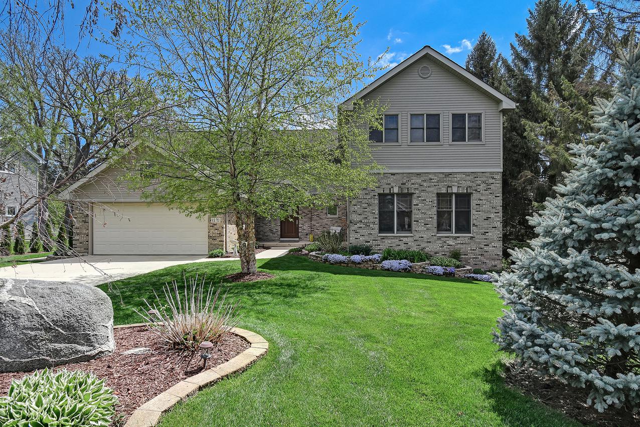 9S753 Circle Ave., Willowbrook, IL 60527