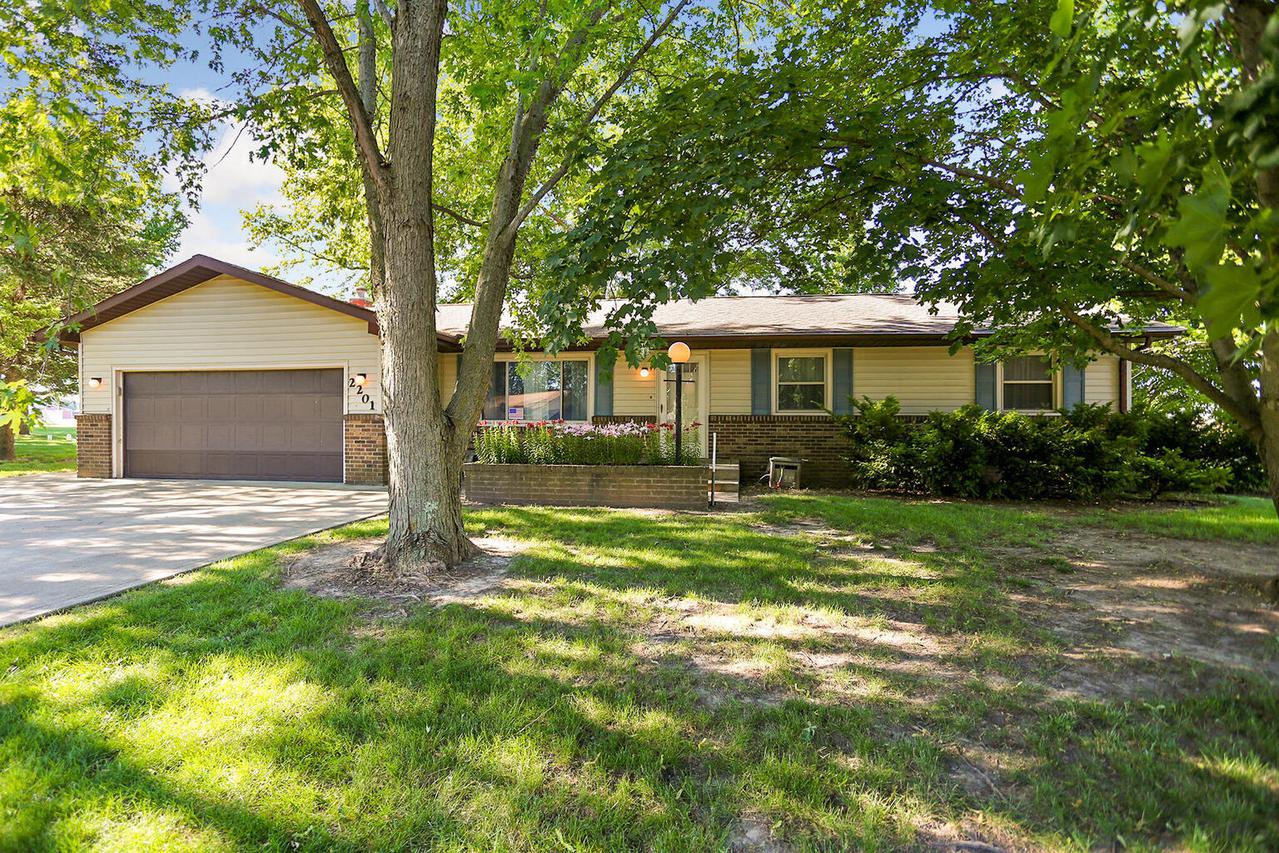 2201 Heather Hills Dr., St. Joseph, IL 61873