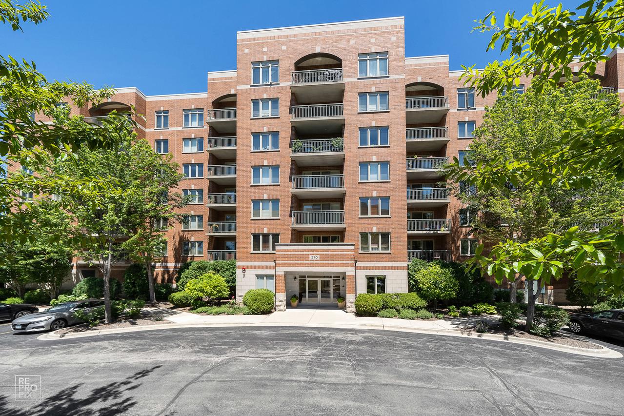 370 S Western Ave. #206, Des Plaines, IL 60016