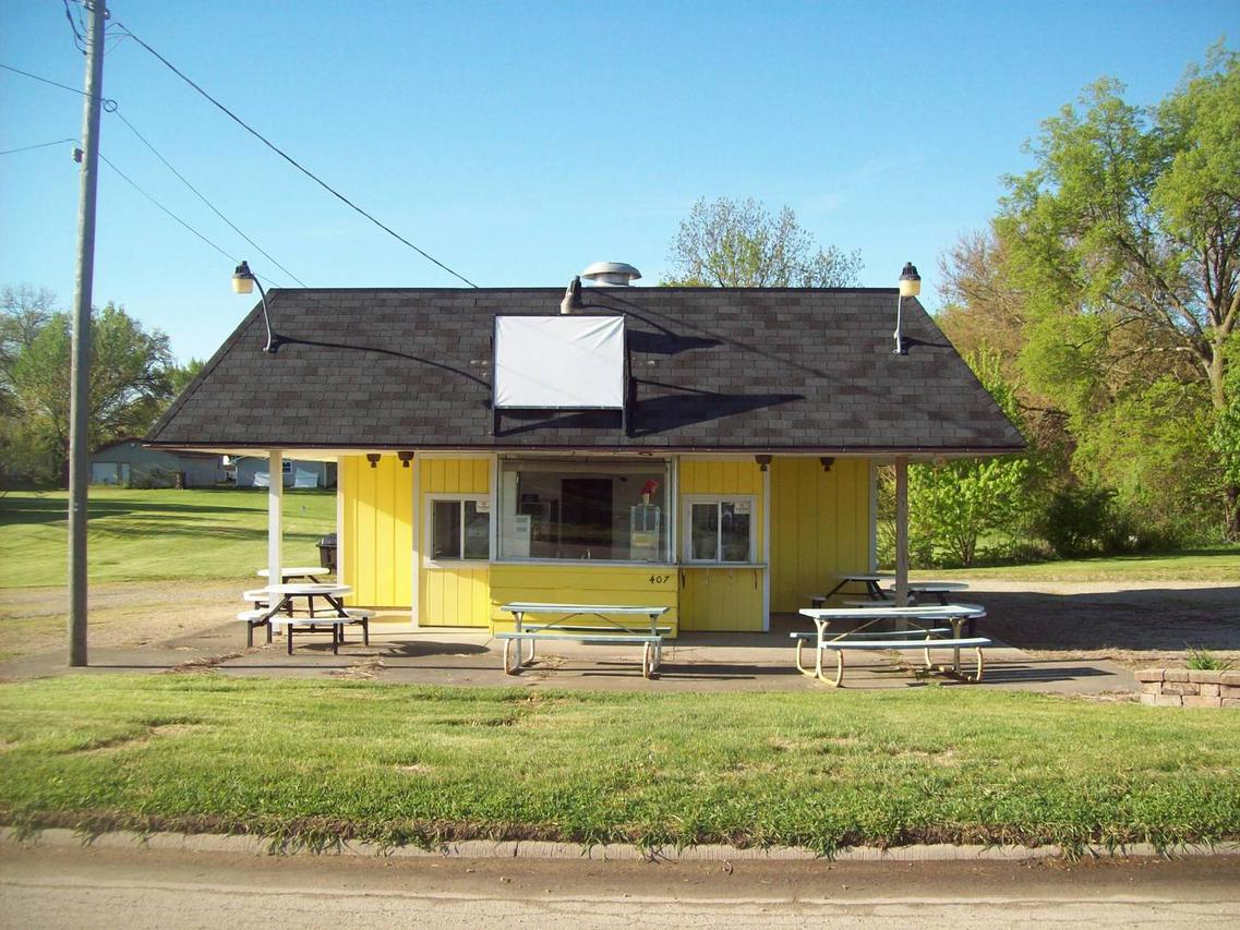 407 W North St., Walnut, IL 61376