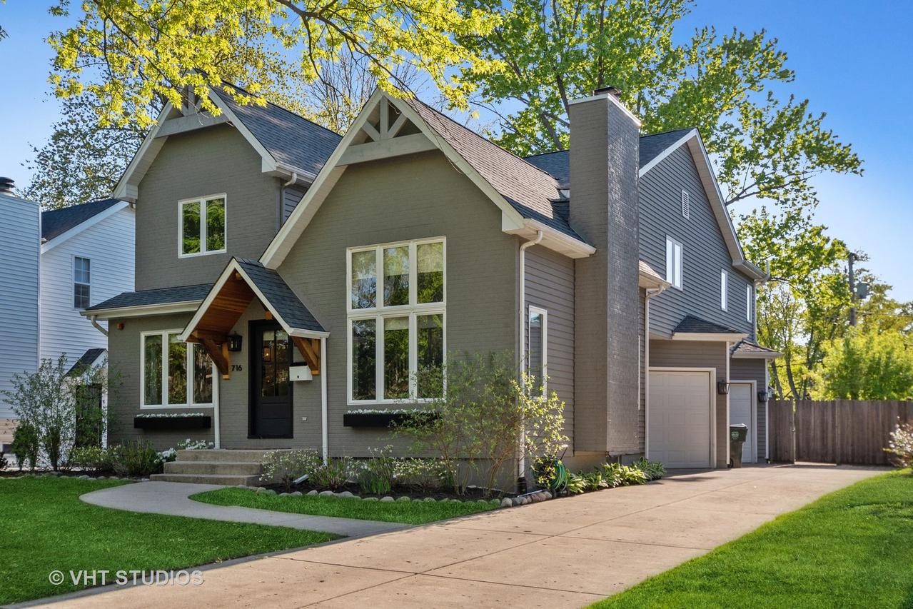 716 Highland Ave., Barrington, IL 60010