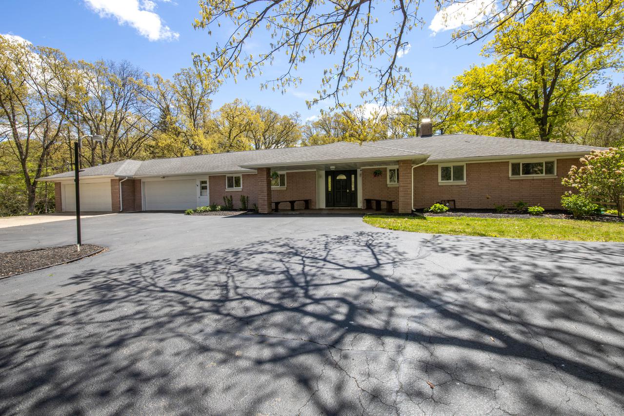 7221 Kinnikinnick Dr., Roscoe, IL 61073
