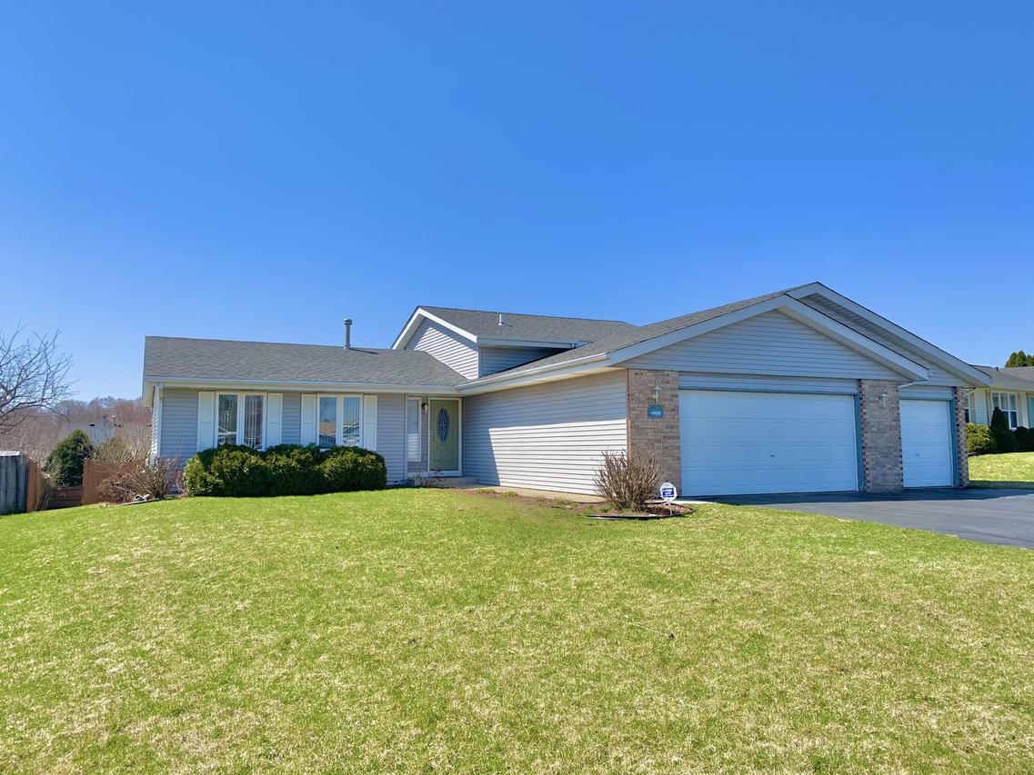 912 Quill Dr., Roscoe, IL 61073