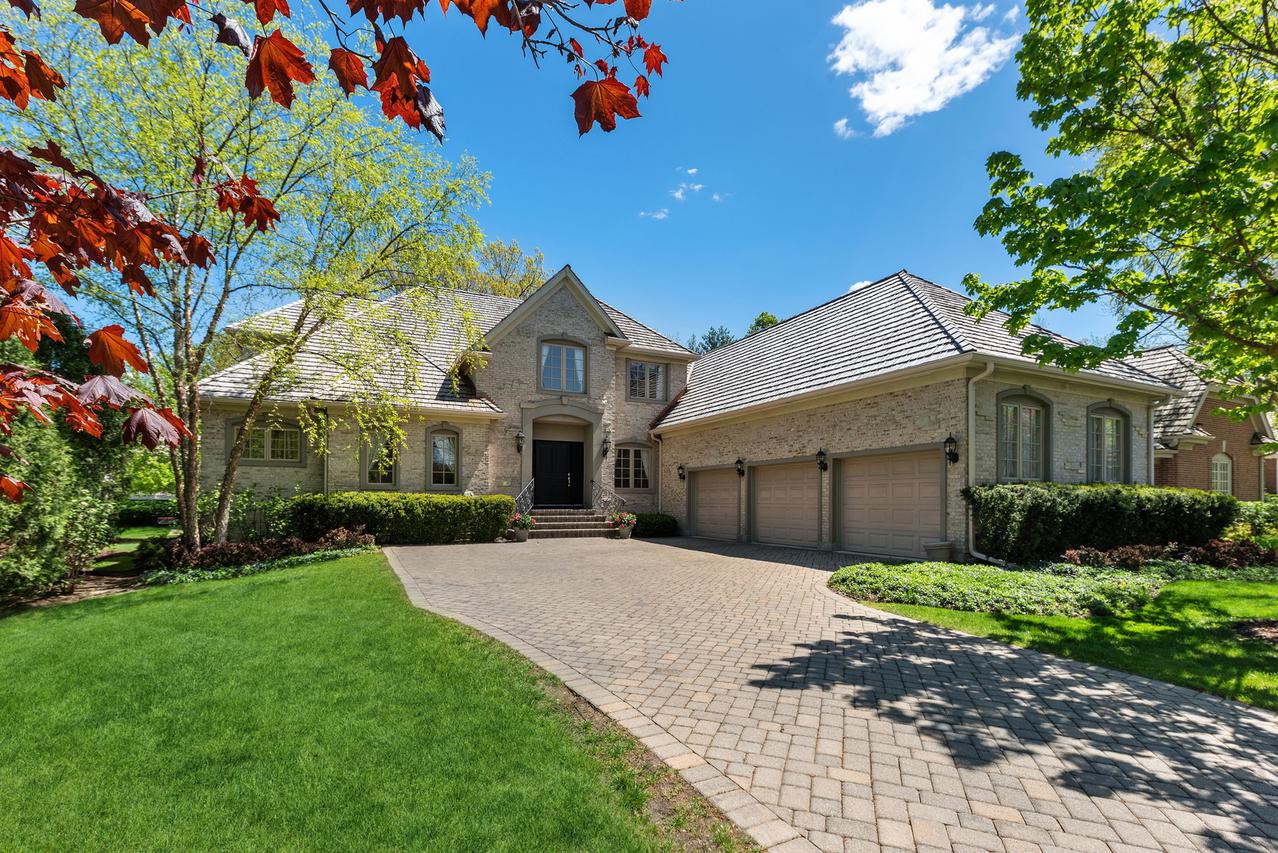 35 Graystone Ln., North Barrington, IL 60010