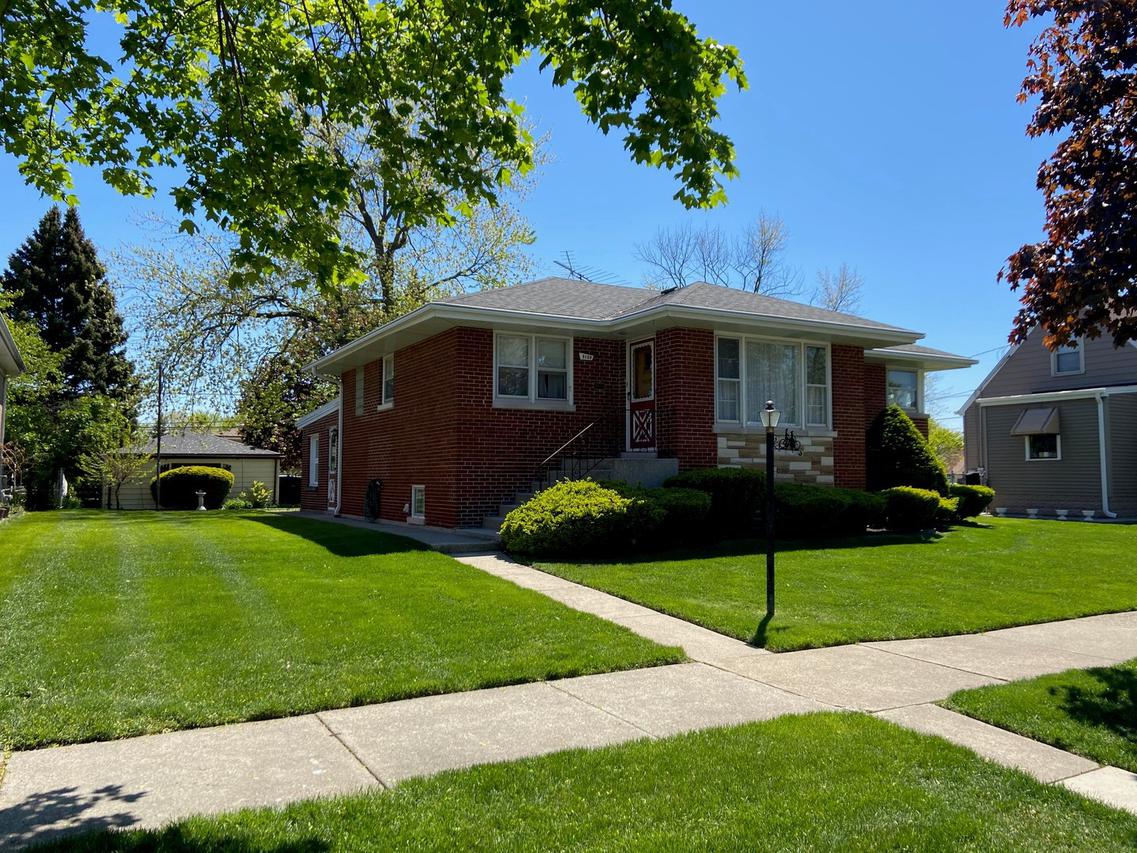 8109 45th St., Lyons, IL 60534