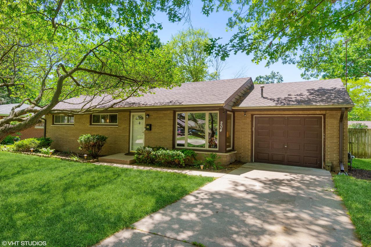 204 Hill Ave., North Aurora, IL 60542